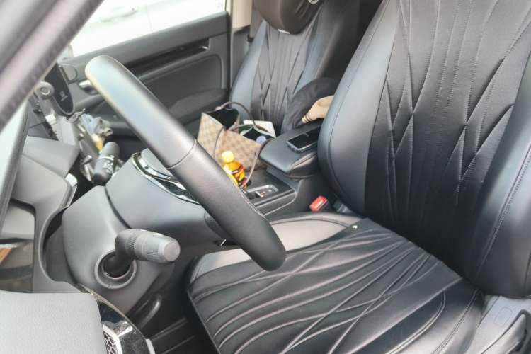 Used Honda Civic 2022 240TURBO CVT Dynamic Edition Left Front Seat