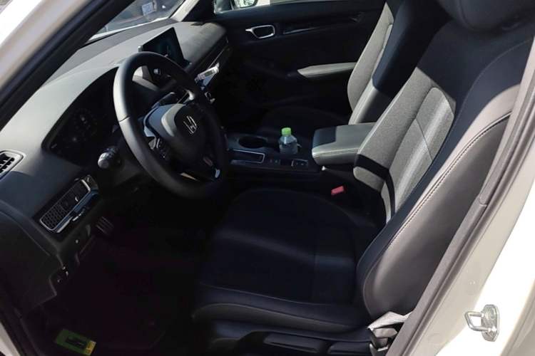 Used Honda Civic 2022 240TURBO CVT Dynamic Edition Left Front Seat