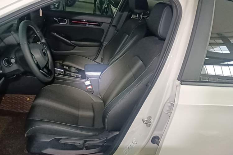 Used Honda Civic 2022 240TURBO CVT Dynamic Edition Left Front Seat