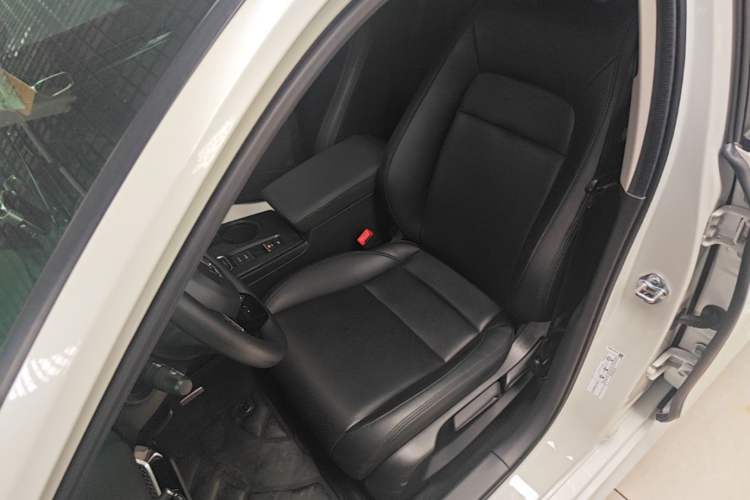 Used Honda Civic 2022 240TURBO CVT Dynamic Edition Left Front Seat