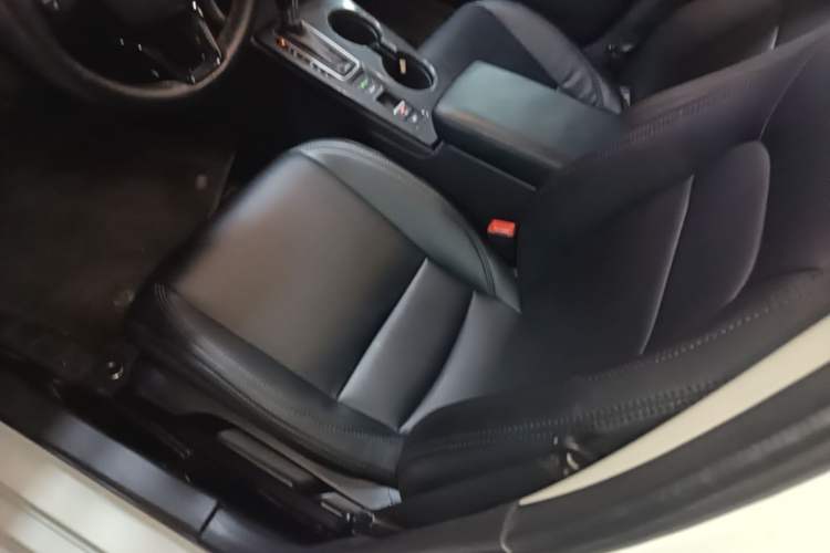 Used Honda Civic 2022 240TURBO CVT Dynamic Edition Left Front Seat