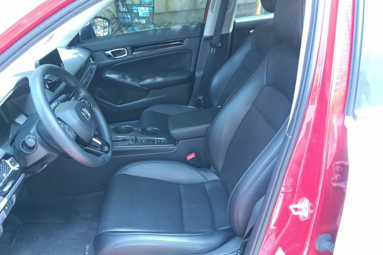 Used Honda Civic 2022 240TURBO CVT Dynamic Edition Left Front Seat