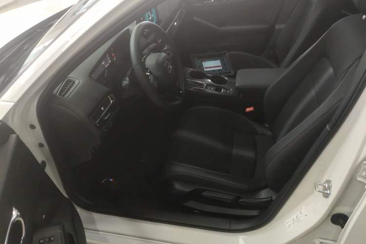 Used Honda Civic 2022 240TURBO CVT Dynamic Edition Left Front Seat