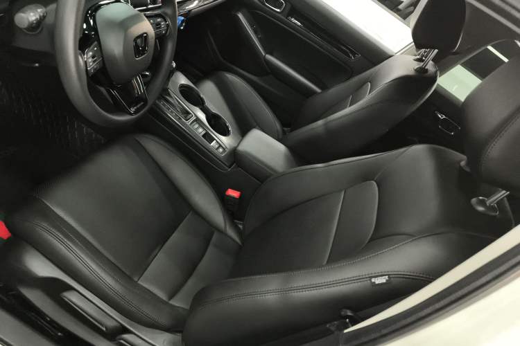 Used Honda Civic 2022 240TURBO CVT Dynamic Edition Left Front Seat