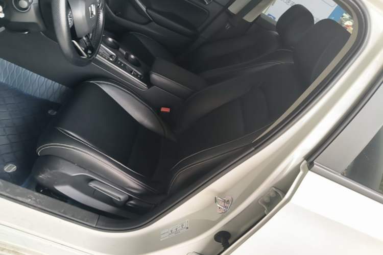 Used Honda Civic 2022 240TURBO CVT Dynamic Edition Left Front Seat