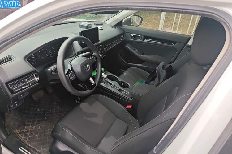 Used Honda Civic 2022 240TURBO CVT Dynamic Edition Left Front Seat