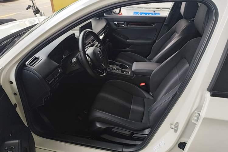 Used Honda Civic 2022 240TURBO CVT Dynamic Edition Left Front Seat