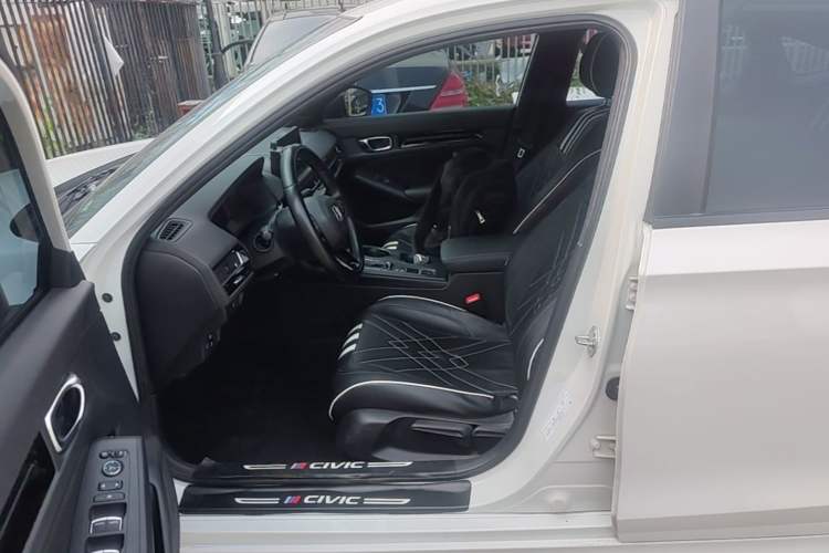 Used Honda Civic 2022 240TURBO CVT Dynamic Edition Left Front Seat