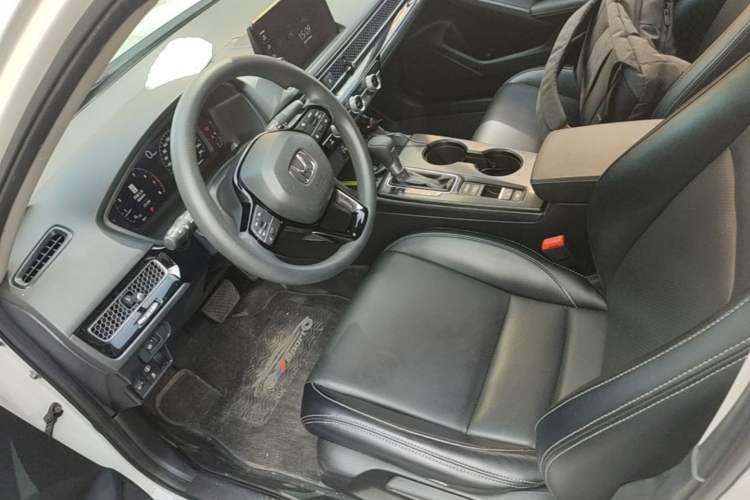 Used Honda Civic 2022 240TURBO CVT Dynamic Edition Left Front Seat