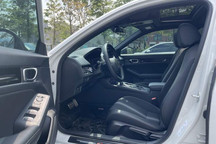 Used Honda Civic 2022 240TURBO CVT Dynamic Edition Left Front Seat