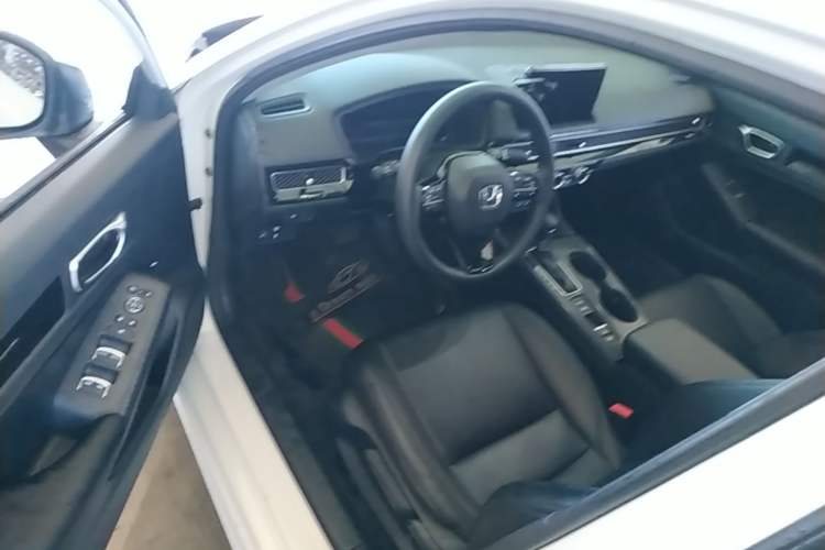 Used Honda Civic 2022 240TURBO CVT Dynamic Edition Left Front Seat
