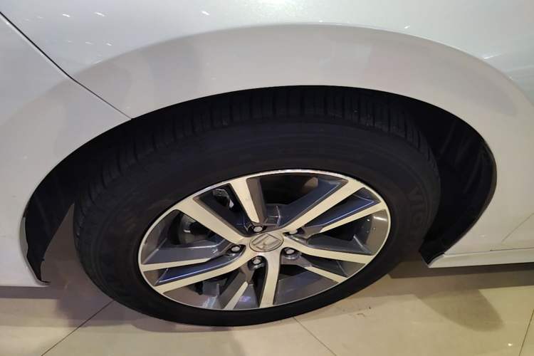 Used Honda Civic 2022 240TURBO CVT Dynamic Edition Left Front Wheel Hub