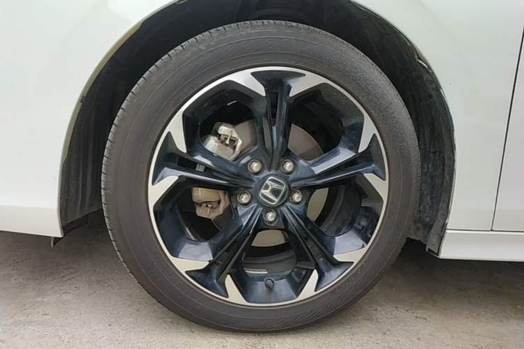 Used Honda Civic 2022 240TURBO CVT Dynamic Edition Left Front Wheel Hub