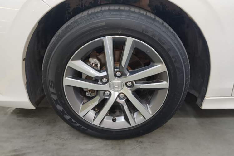 Used Honda Civic 2022 240TURBO CVT Dynamic Edition Left Front Wheel Hub