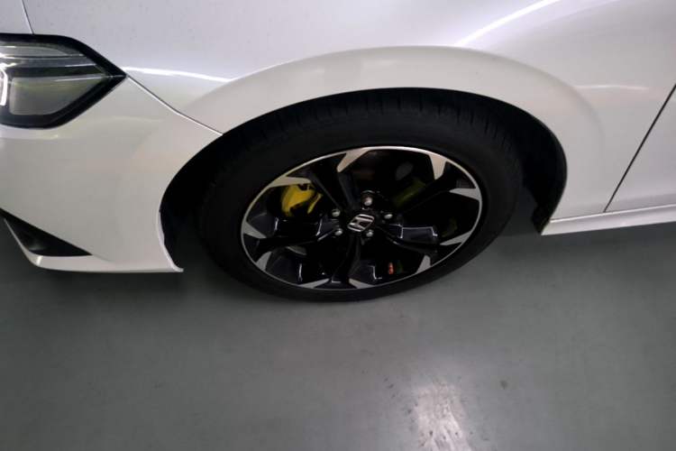 Used Honda Civic 2022 240TURBO CVT Dynamic Edition Left Front Wheel Hub
