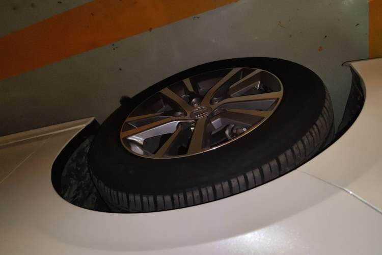 Used Honda Civic 2022 240TURBO CVT Dynamic Edition Left Front Wheel Hub