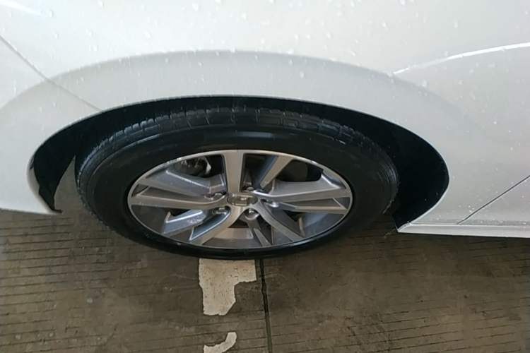 Used Honda Civic 2022 240TURBO CVT Dynamic Edition Left Front Wheel Hub