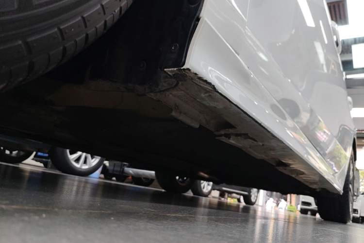Used Honda Civic 2022 240TURBO CVT Dynamic Edition Left Side Sill