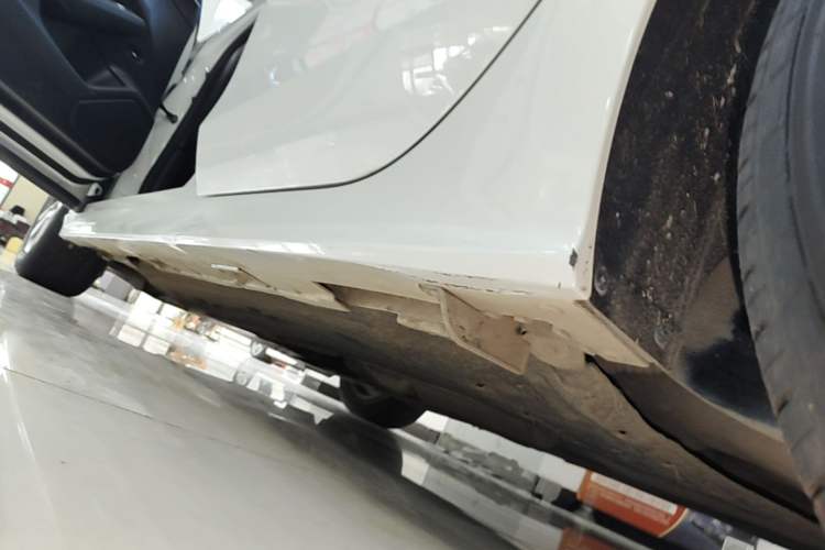 Used Honda Civic 2022 240TURBO CVT Dynamic Edition Left Side Sill