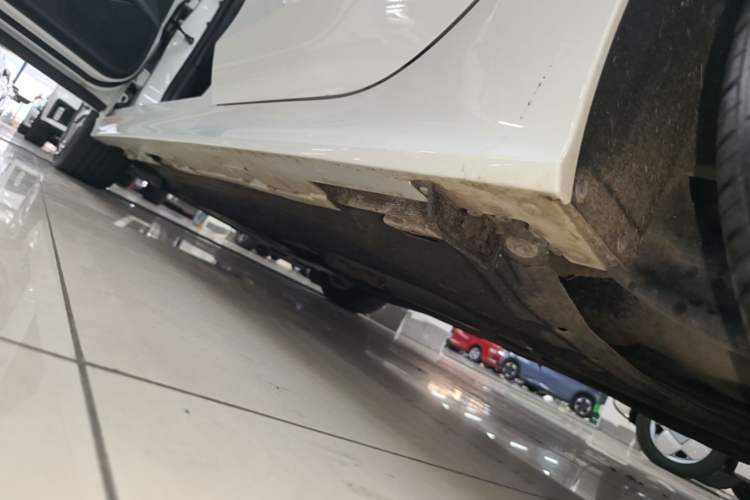 Used Honda Civic 2022 240TURBO CVT Dynamic Edition Left Side Sill