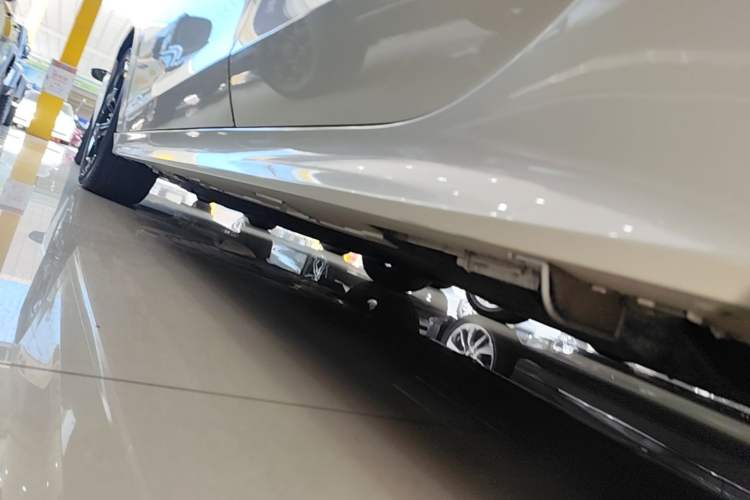 Used Honda Civic 2022 240TURBO CVT Dynamic Edition Left Side Sill