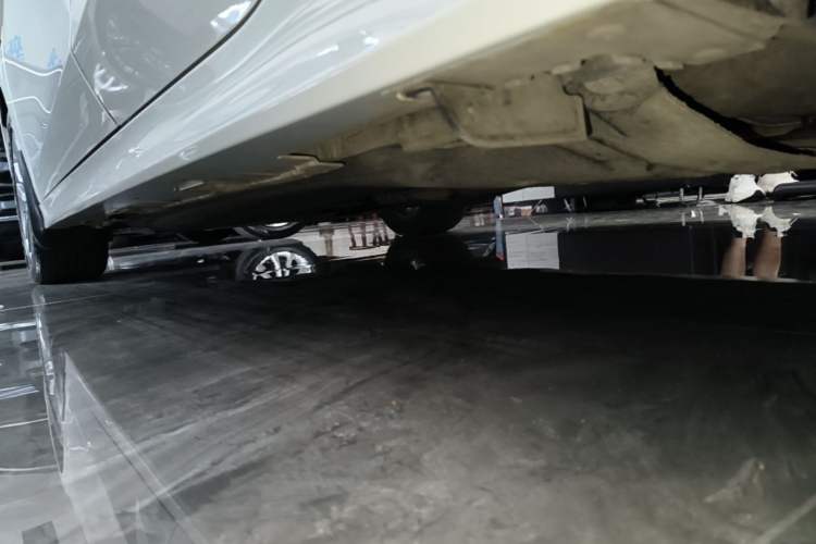 Used Honda Civic 2022 240TURBO CVT Dynamic Edition Left Side Sill