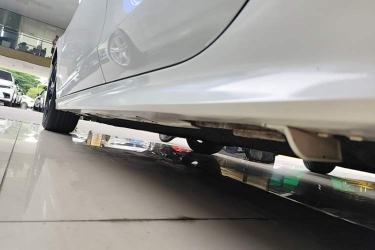 Used Honda Civic 2022 240TURBO CVT Dynamic Edition Left Side Sill