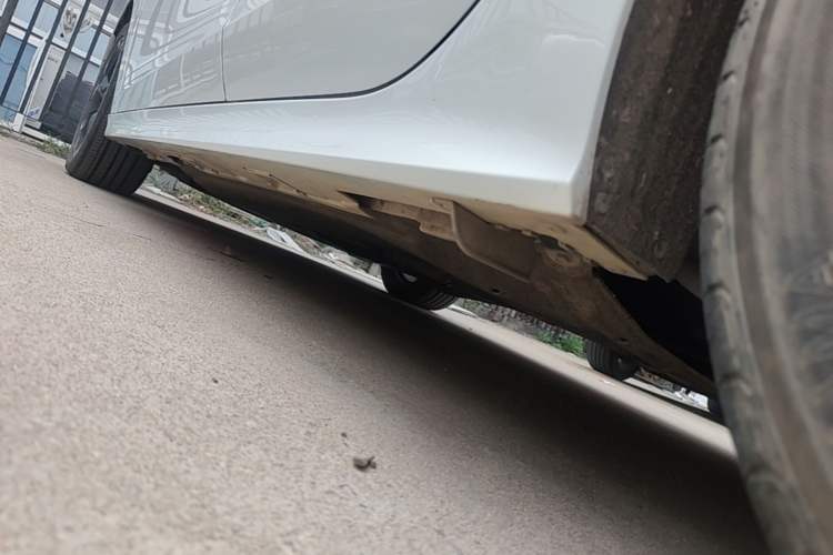Used Honda Civic 2022 240TURBO CVT Dynamic Edition Left Side Sill