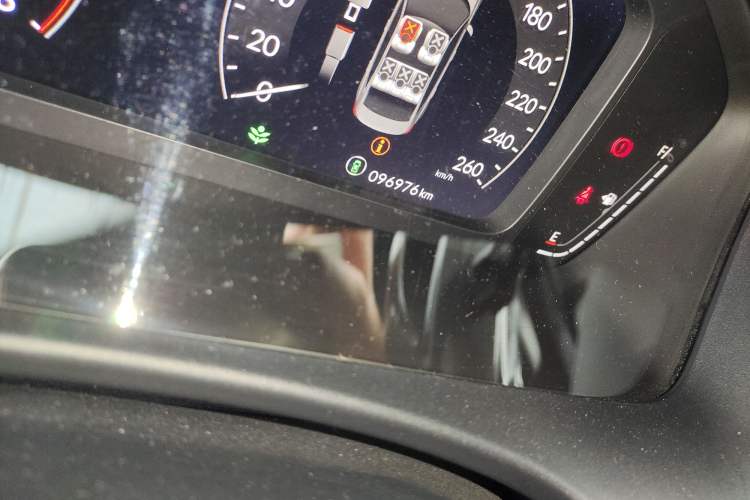 Used Honda Civic 2022 240TURBO CVT Dynamic Edition Odometer Close Up