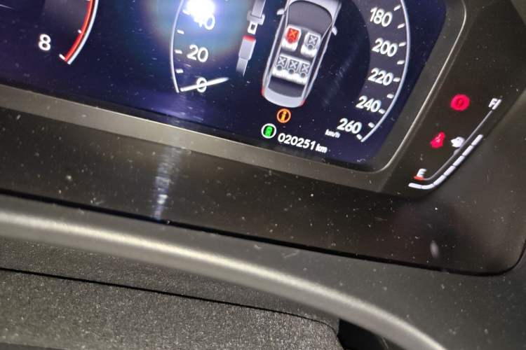Used Honda Civic 2022 240TURBO CVT Dynamic Edition Odometer Close Up