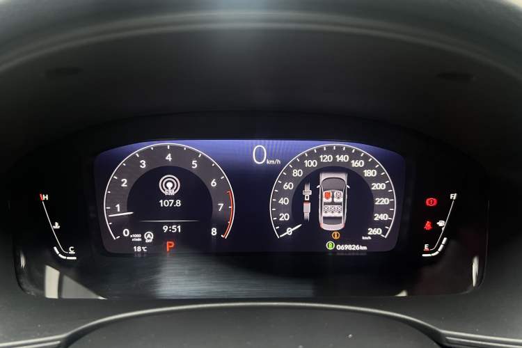 Used Honda Civic 2022 240TURBO CVT Dynamic Edition Odometer Close Up