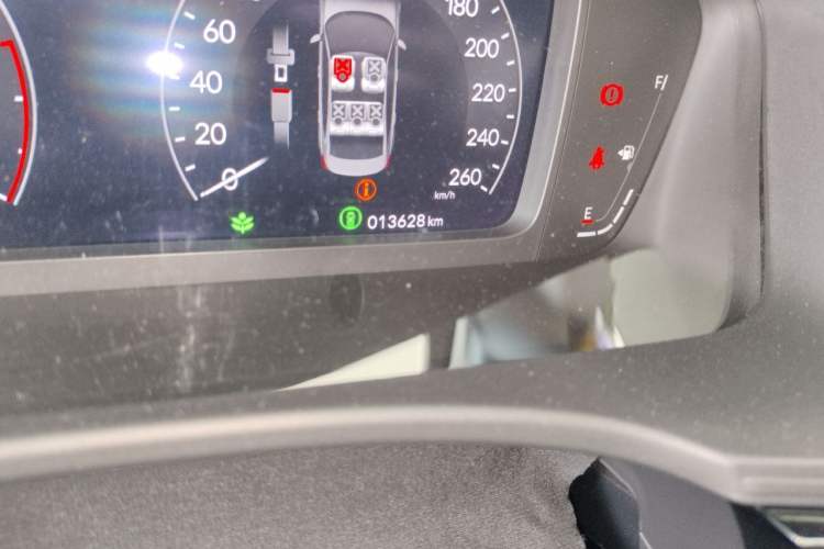 Used Honda Civic 2022 240TURBO CVT Dynamic Edition Odometer Close Up