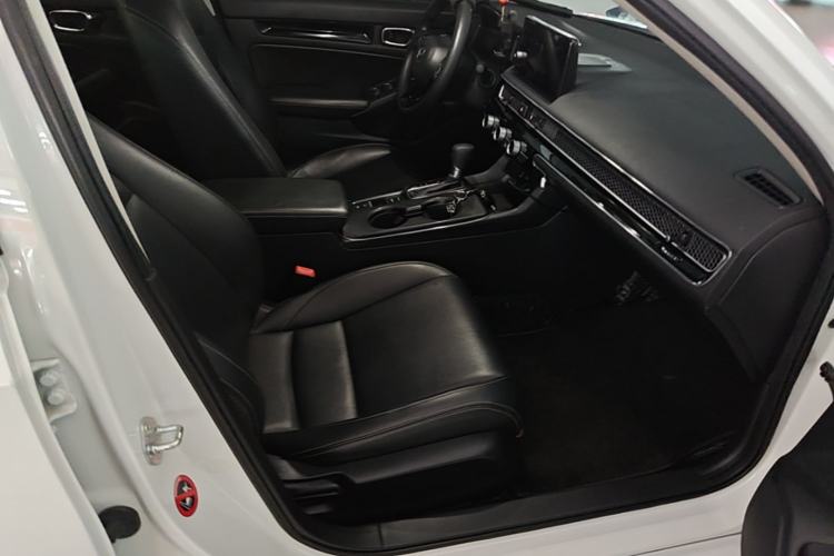 Used Honda Civic 2022 240TURBO CVT Dynamic Edition Right Front Seat