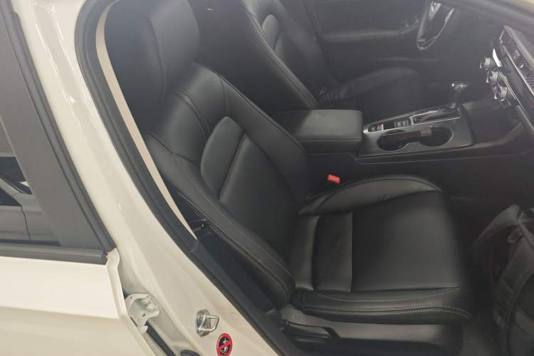 Used Honda Civic 2022 240TURBO CVT Dynamic Edition Right Front Seat