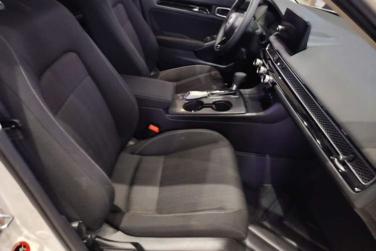 Used Honda Civic 2022 240TURBO CVT Dynamic Edition Right Front Seat