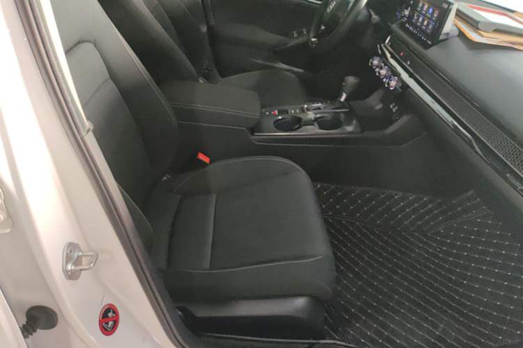 Used Honda Civic 2022 240TURBO CVT Dynamic Edition Right Front Seat