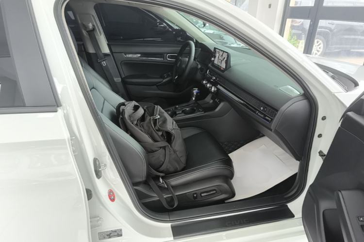 Used Honda Civic 2022 240TURBO CVT Dynamic Edition Right Front Seat