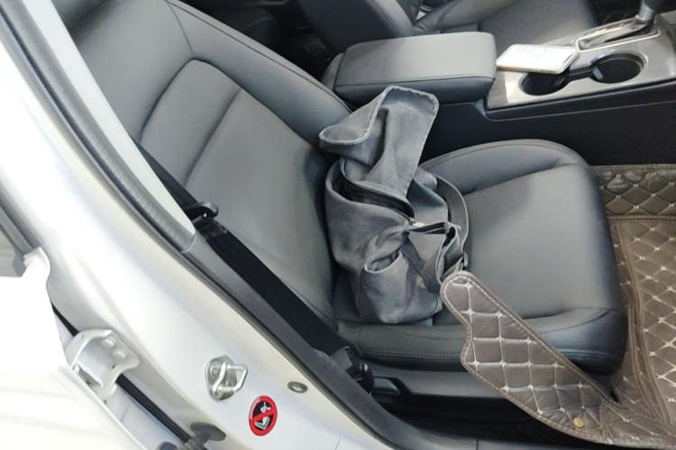 Used Honda Civic 2022 240TURBO CVT Dynamic Edition Right Front Seat