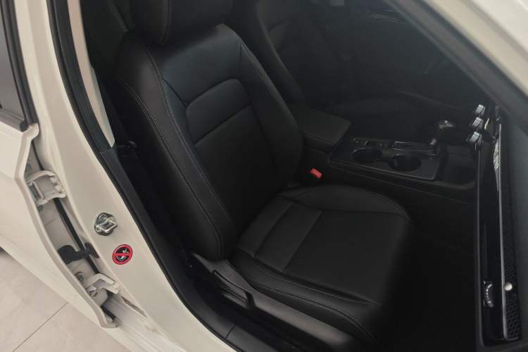 Used Honda Civic 2022 240TURBO CVT Dynamic Edition Right Front Seat