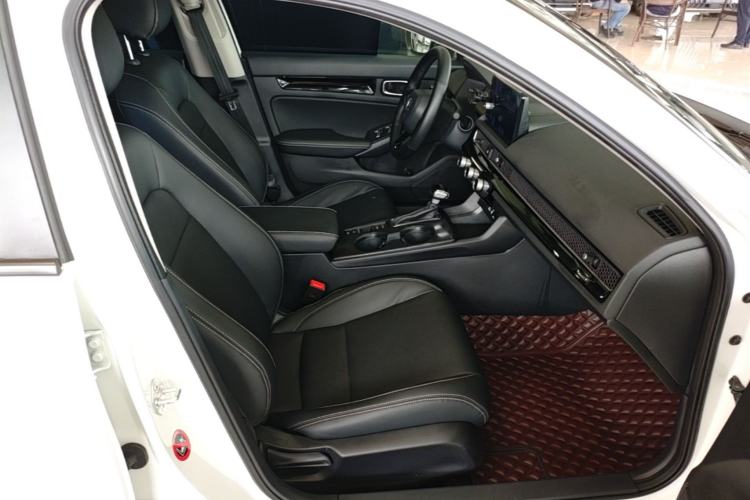Used Honda Civic 2022 240TURBO CVT Dynamic Edition Right Front Seat