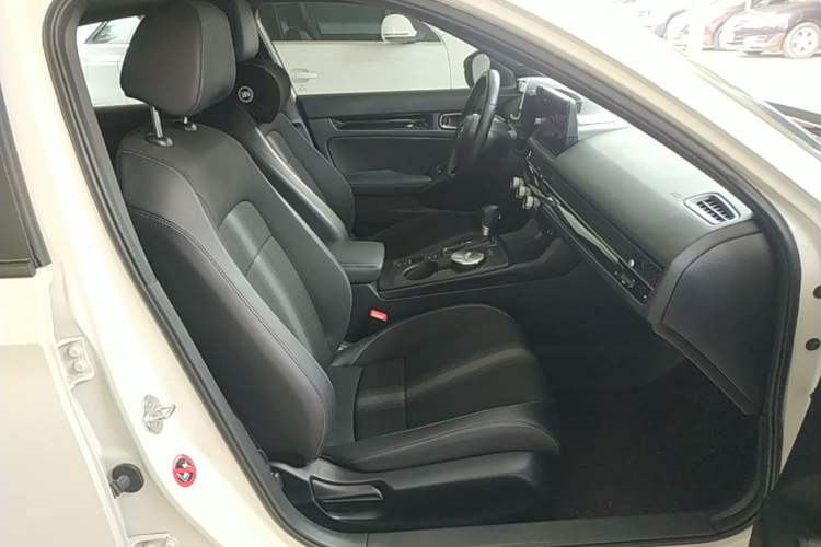 Used Honda Civic 2022 240TURBO CVT Dynamic Edition Right Front Seat