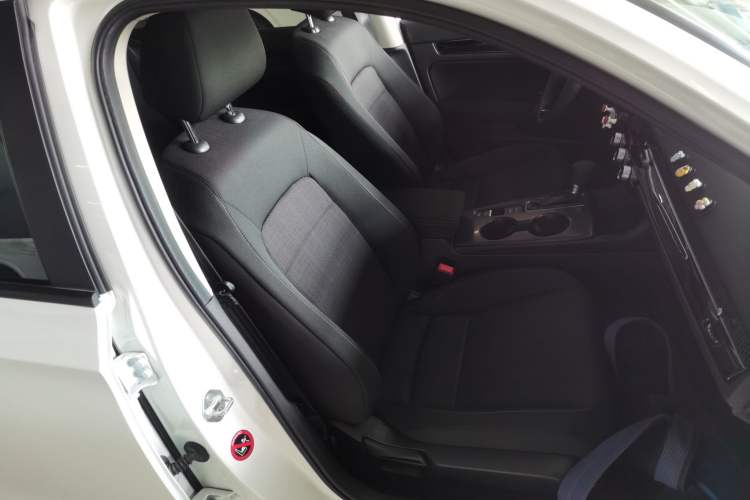 Used Honda Civic 2022 240TURBO CVT Dynamic Edition Right Front Seat