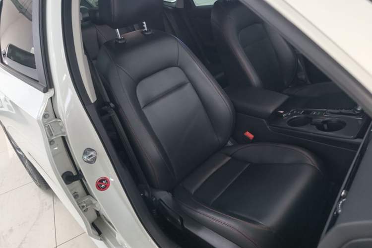 Used Honda Civic 2022 240TURBO CVT Dynamic Edition Right Front Seat