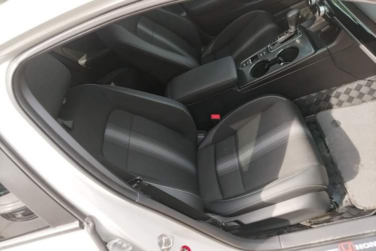 Used Honda Civic 2022 240TURBO CVT Dynamic Edition Right Front Seat