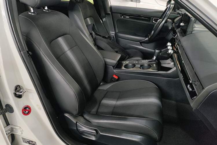 Used Honda Civic 2022 240TURBO CVT Dynamic Edition Right Front Seat
