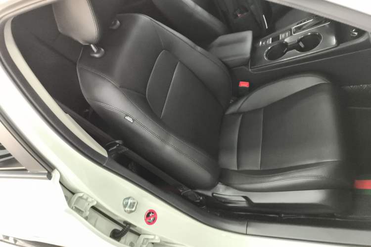 Used Honda Civic 2022 240TURBO CVT Dynamic Edition Right Front Seat
