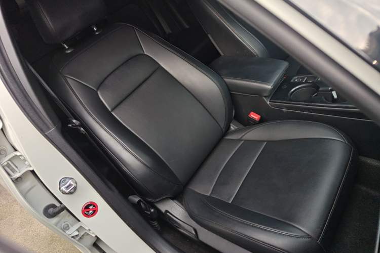 Used Honda Civic 2022 240TURBO CVT Dynamic Edition Right Front Seat