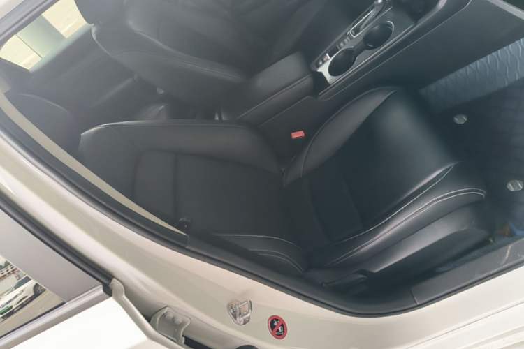 Used Honda Civic 2022 240TURBO CVT Dynamic Edition Right Front Seat