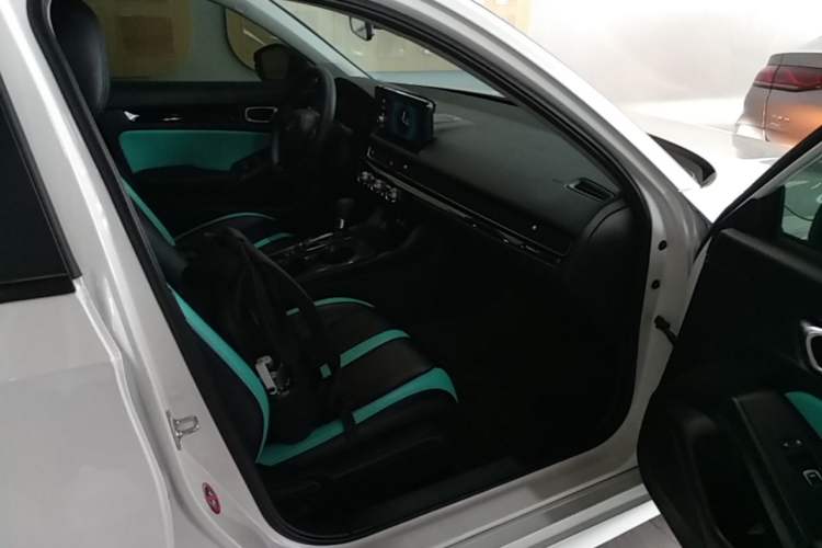 Used Honda Civic 2022 240TURBO CVT Dynamic Edition Right Front Seat