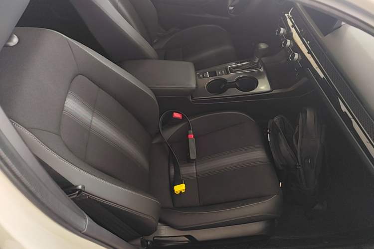 Used Honda Civic 2022 240TURBO CVT Dynamic Edition Right Front Seat
